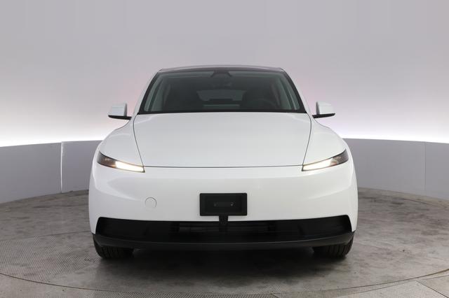 2026 Tesla Model Y — photo 9 of 16
