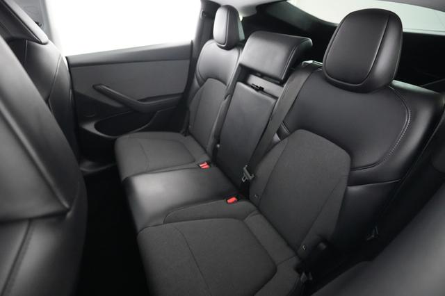 2026 Tesla Model Y — photo 4 of 16