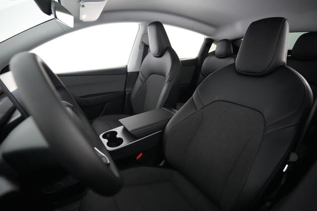 2026 Tesla Model Y — photo 3 of 16