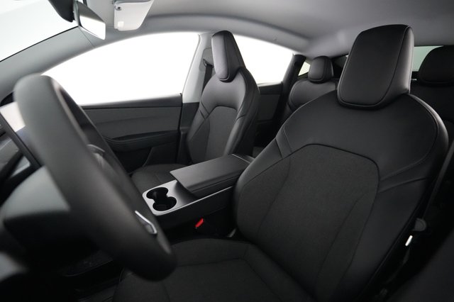 2026 Tesla Model Y — photo 3 of 16