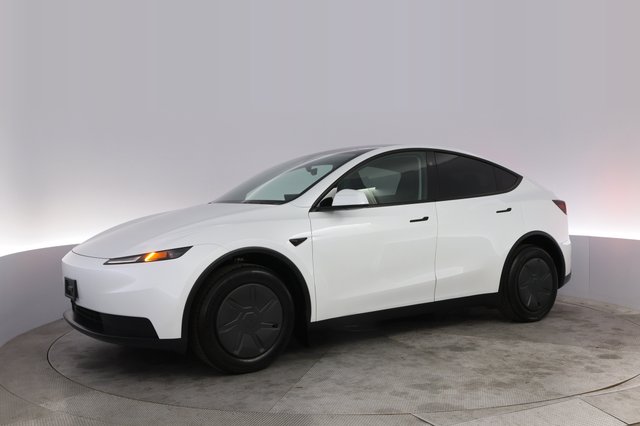 2026 Tesla Model Y — photo 13 of 16