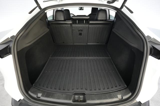 2026 Tesla Model Y — photo 6 of 16