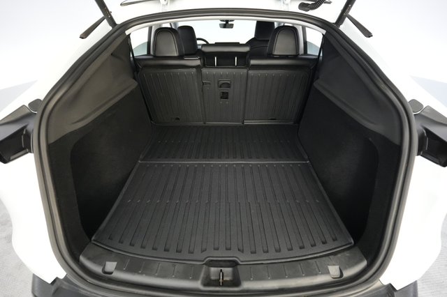 2026 Tesla Model Y — photo 6 of 16