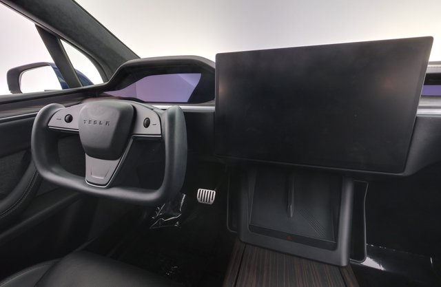 2023 Tesla Model X — photo 22 of 27
