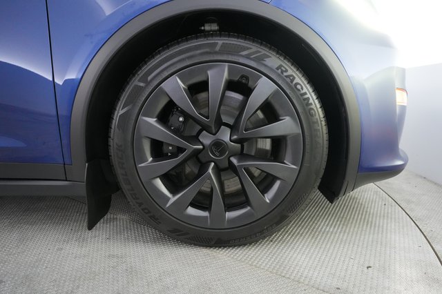 2023 Tesla Model X — photo 16 of 27