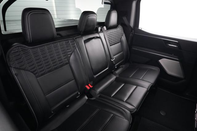 2024 GMC Sierra EV — photo 4 of 14