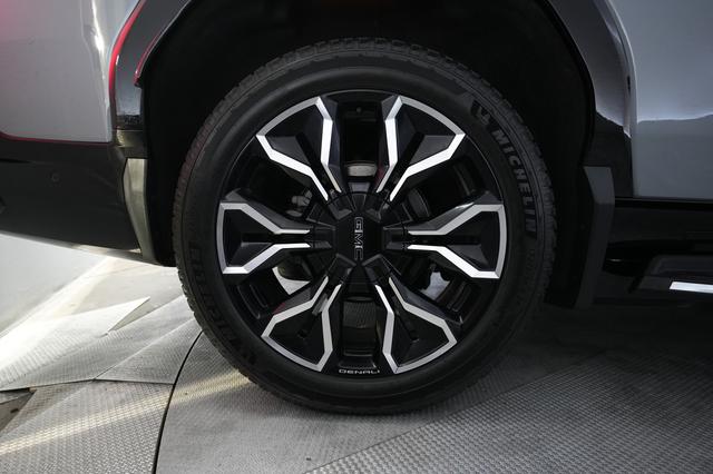 2024 GMC Sierra EV — photo 9 of 14