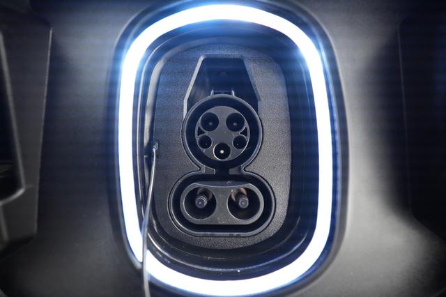 2024 GMC Sierra EV — photo 8 of 14