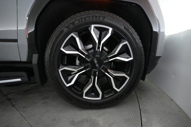 2024 GMC Sierra EV — photo 7 of 14
