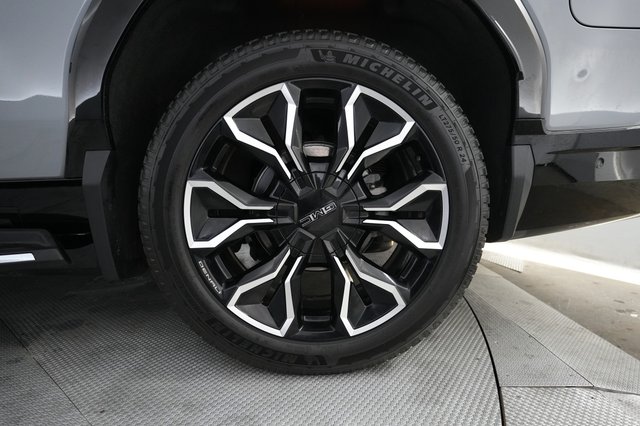 2024 GMC Sierra EV — photo 10 of 14