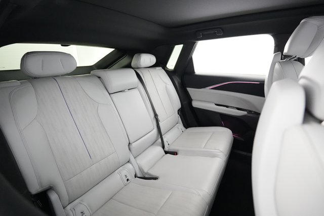 2024 Cadillac Lyriq — photo 4 of 20
