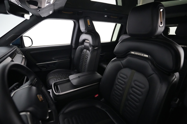 2024 Rivian R1S