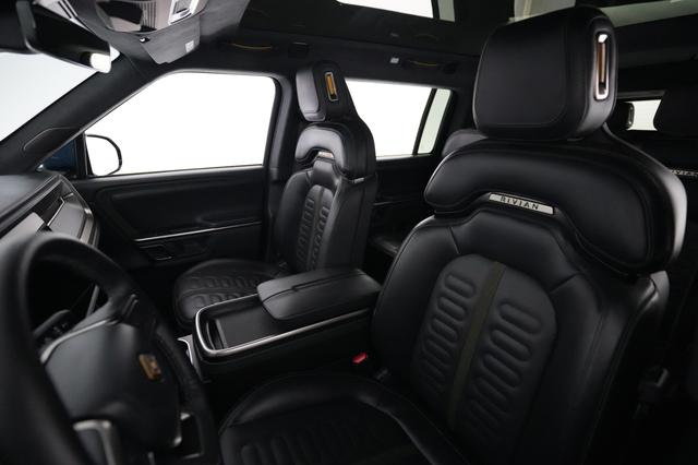 2024 Rivian R1S — photo 3 of 21
