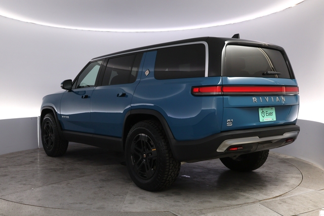 2024 Rivian R1S