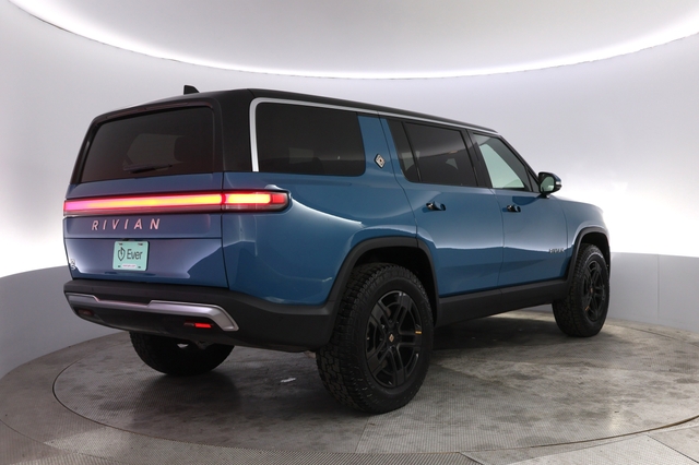 2024 Rivian R1S