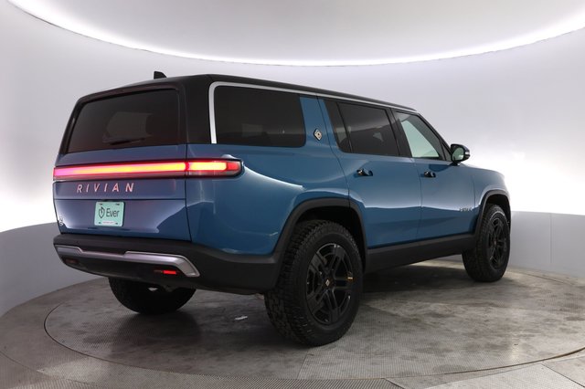 2024 Rivian R1S — photo 2 of 21
