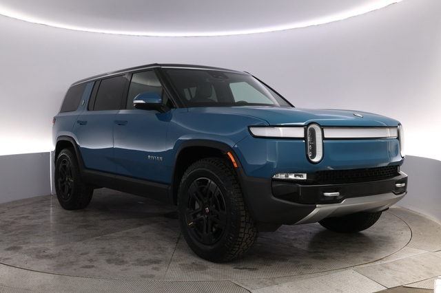 2024 Rivian R1S