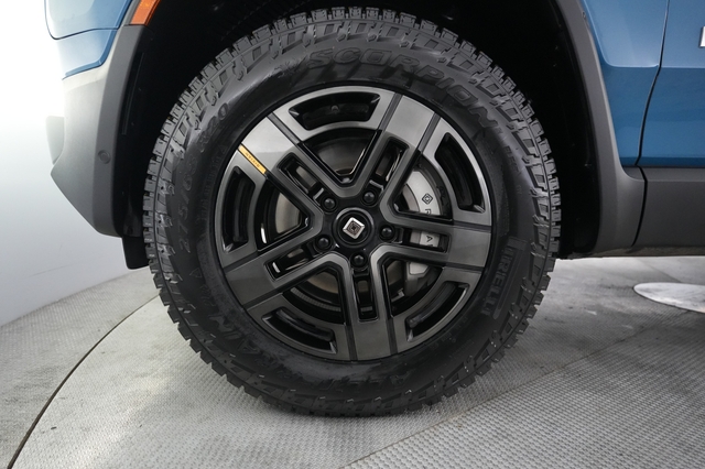 2024 Rivian R1S