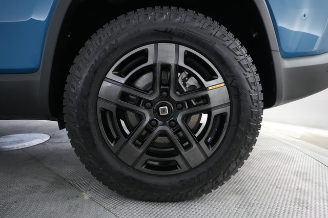 2024 Rivian R1S