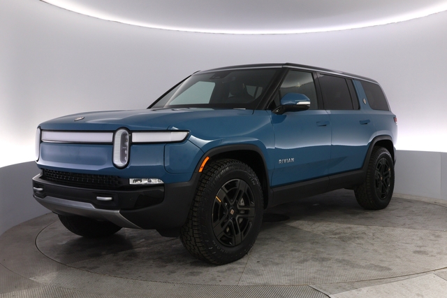 2024 Rivian R1S