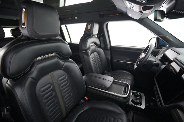 2024 Rivian R1S