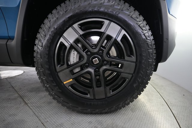2024 Rivian R1S — photo 16 of 21