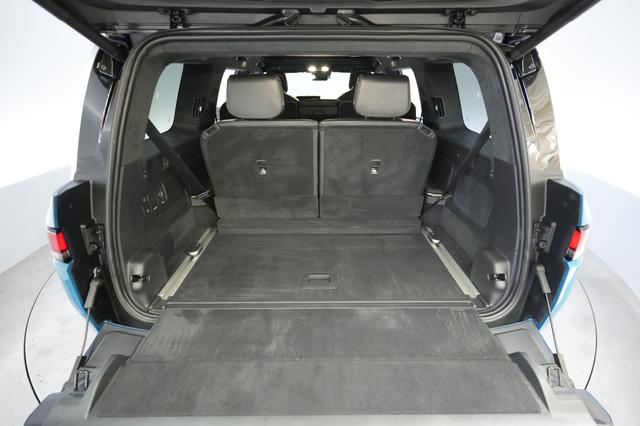 2024 Rivian R1S — photo 6 of 21