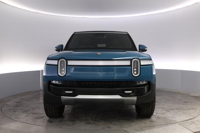 2024 Rivian R1S — photo 9 of 21
