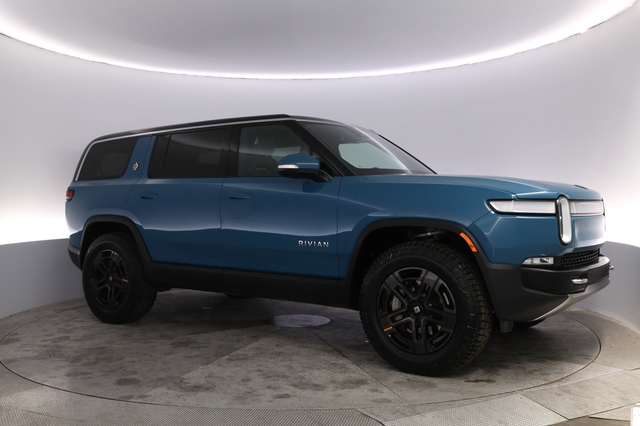2024 Rivian R1S