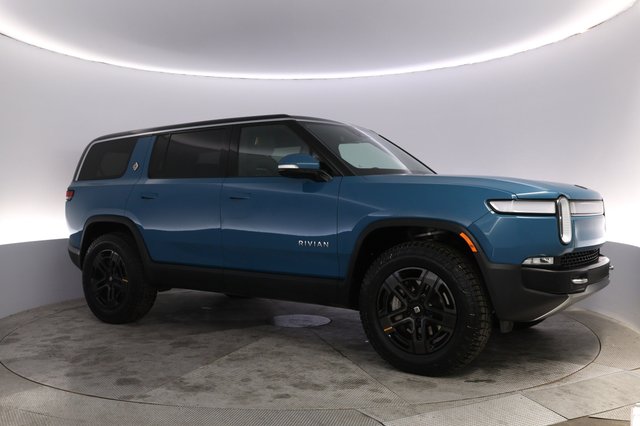 2024 Rivian R1S — photo 11 of 21