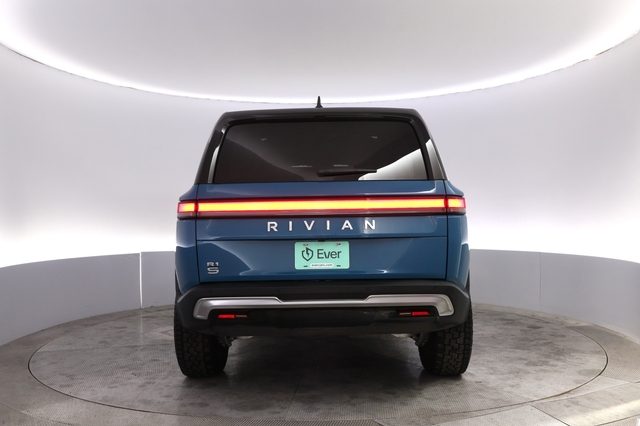 2024 Rivian R1S