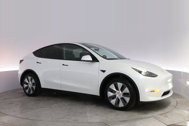 2024 Tesla Model Y — photo 11 of 26