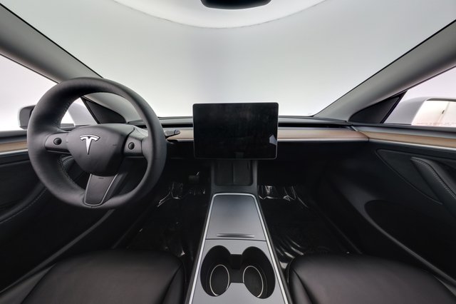 2024 Tesla Model Y — photo 20 of 26