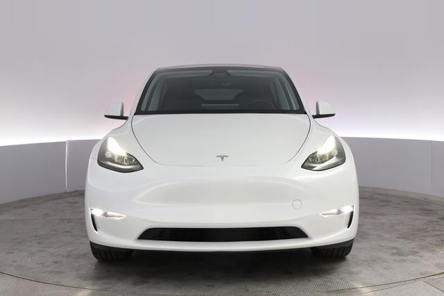 2024 Tesla Model Y — photo 9 of 26