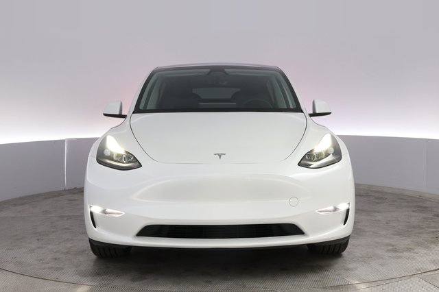 2024 Tesla Model Y — photo 9 of 26