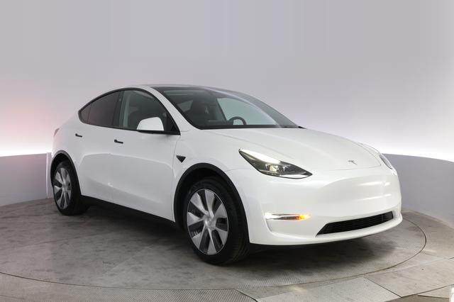 2024 Tesla Model Y — photo 10 of 26