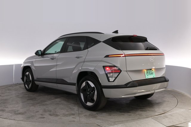 2024 Hyundai Kona Electric — photo 13 of 24