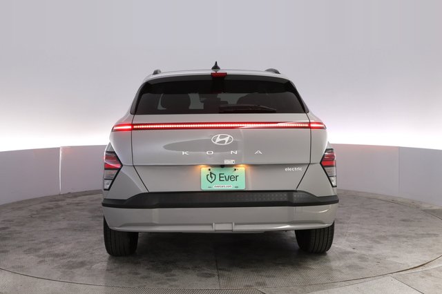 2024 Hyundai Kona Electric — photo 12 of 24