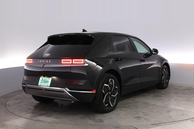 2024 Hyundai IONIQ 5 — photo 8 of 22