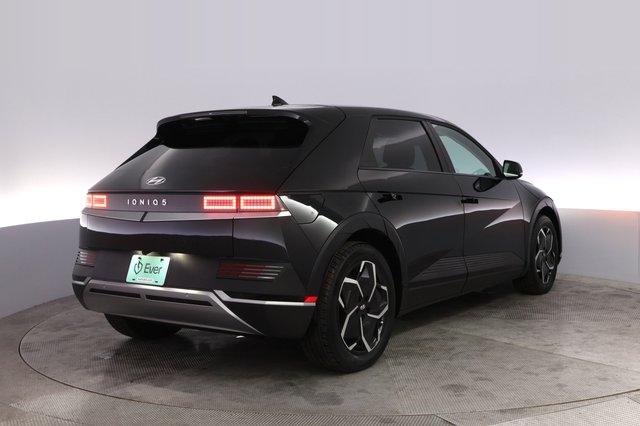 2024 Hyundai IONIQ 5 — photo 8 of 22