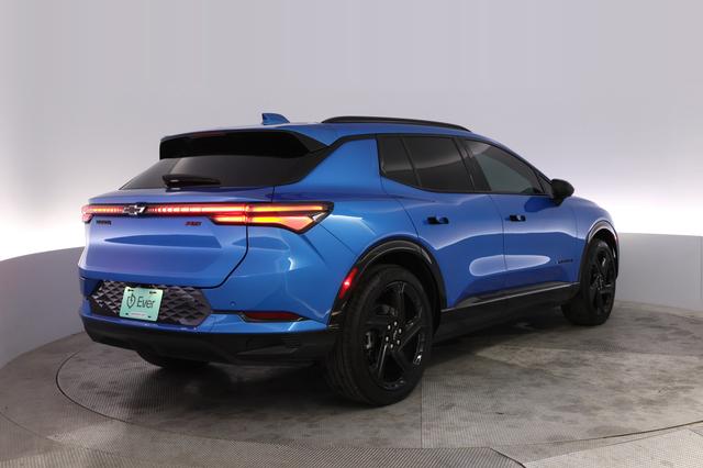 2025 Chevrolet Equinox EV — photo 2 of 20
