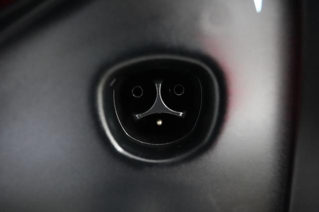 2023 Tesla Model X — photo 8 of 31