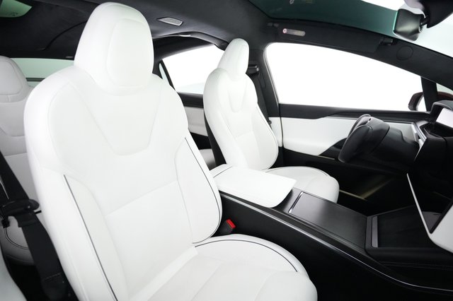 2023 Tesla Model X — photo 18 of 31