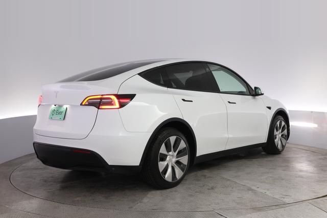 2021 Tesla Model Y — photo 2 of 21