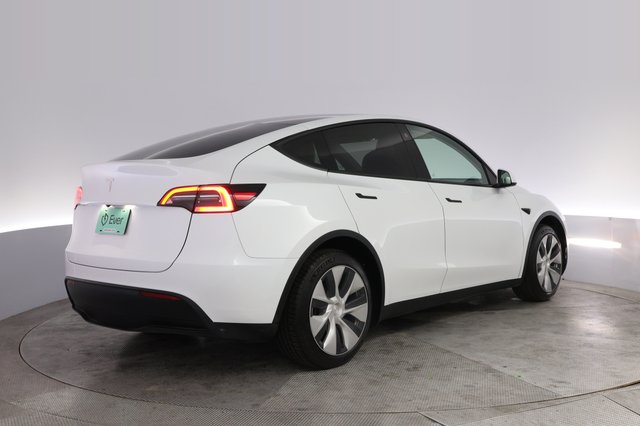 2021 Tesla Model Y — photo 2 of 21