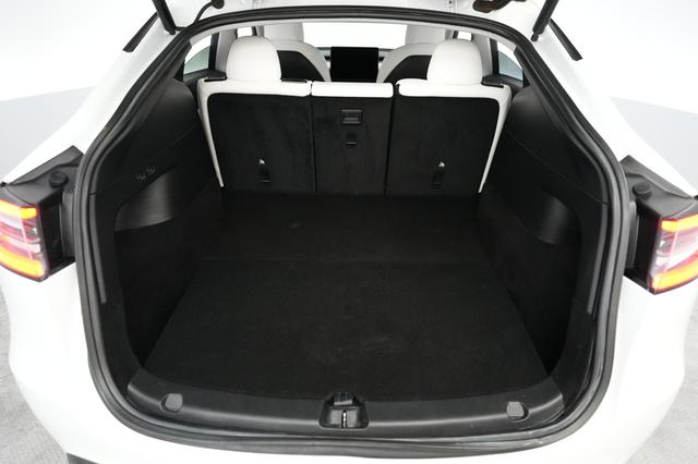2021 Tesla Model Y — photo 6 of 21