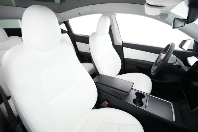 2021 Tesla Model Y — photo 18 of 21