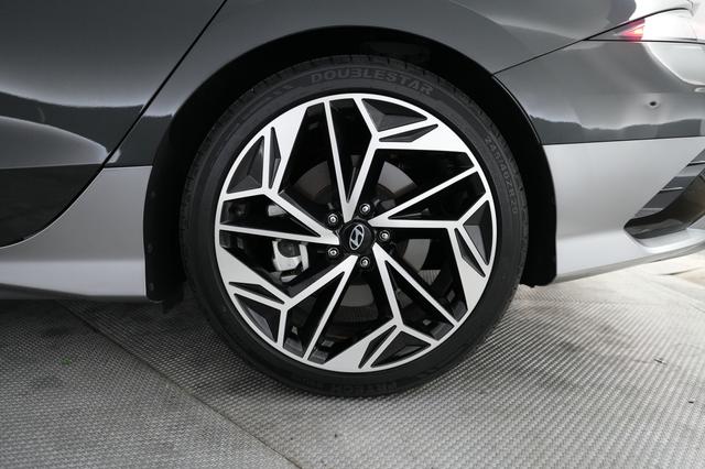 2023 Hyundai IONIQ 6 — photo 7 of 21