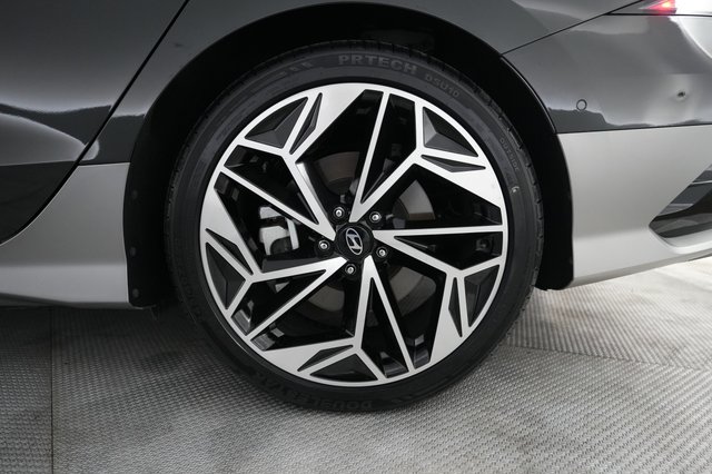 2023 Hyundai IONIQ 6 — photo 7 of 25