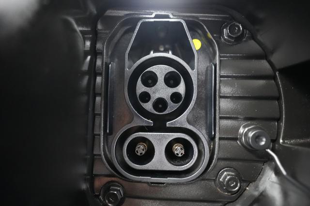 2023 Hyundai IONIQ 6 — photo 8 of 25
